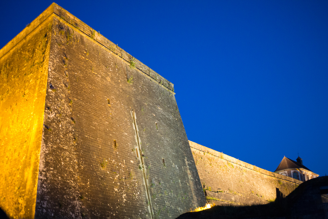 Zitadelle Bitche zur Blauen Stunde