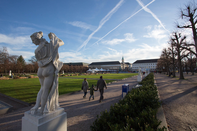 Blick über den Schlossvorplatz