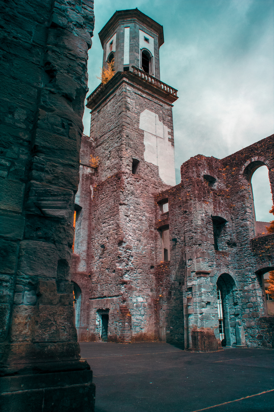 Südostansicht des Nördlichen Kirchturmes der Klosterruine Frauenalb