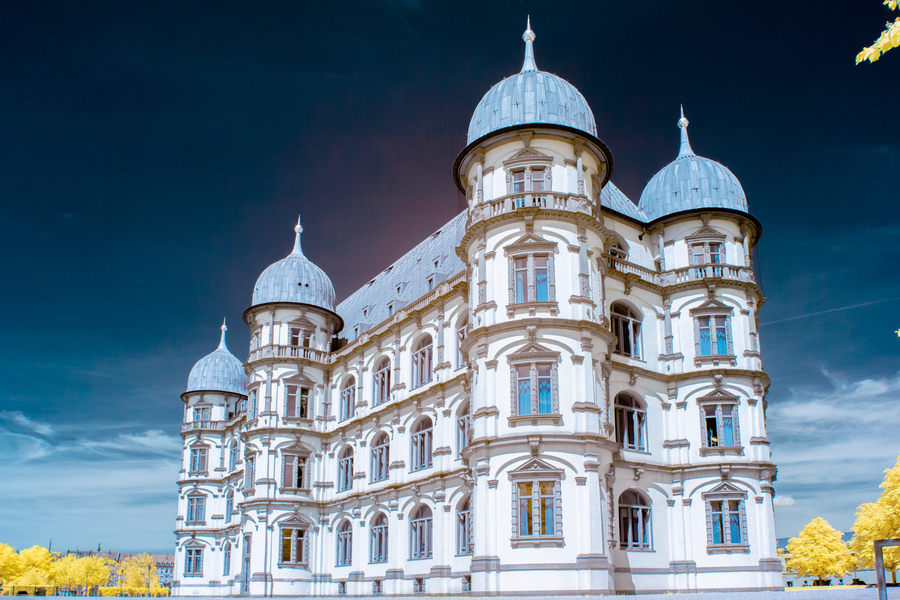 Infrarot Falschfarbenaufnahme des Gottesauer Schlosses Karlsruhe