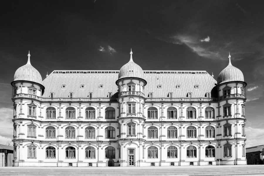 Schloss Gottesaue, Frontalansicht - Sitz der Hochschule für Musik Karlsruhe