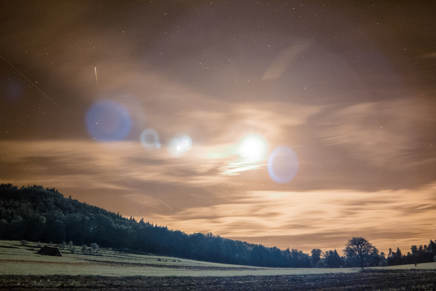 Infrarotfotografie, eine Sternschnuppe eingefangen