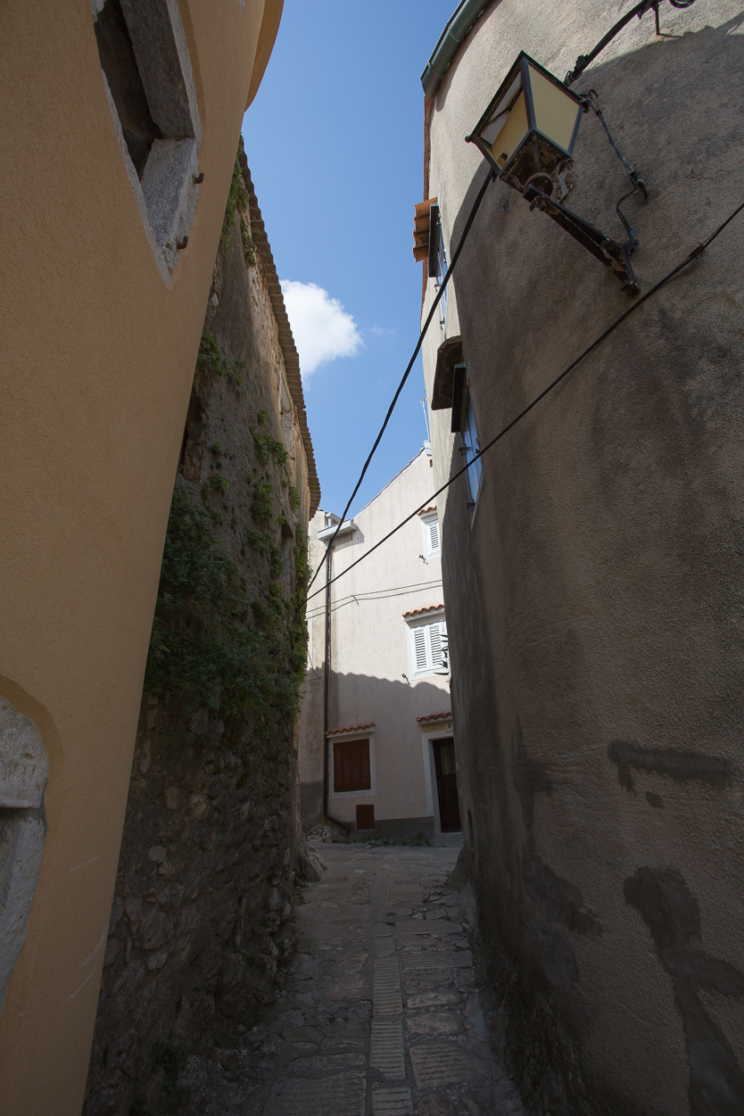#4 Kleine Gasse im Ort Vrbnik